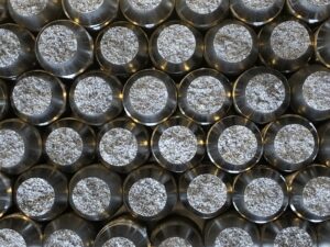 Bruchflächen von Zugproben aus Aluminium