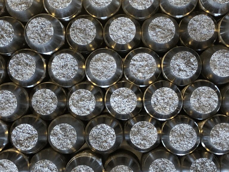 Bruchflächen von Zugproben aus Aluminium